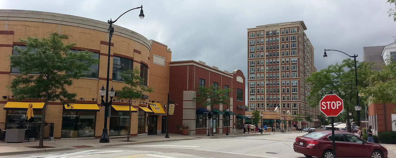 Evergreen Avenue in downtown Arlington Heights