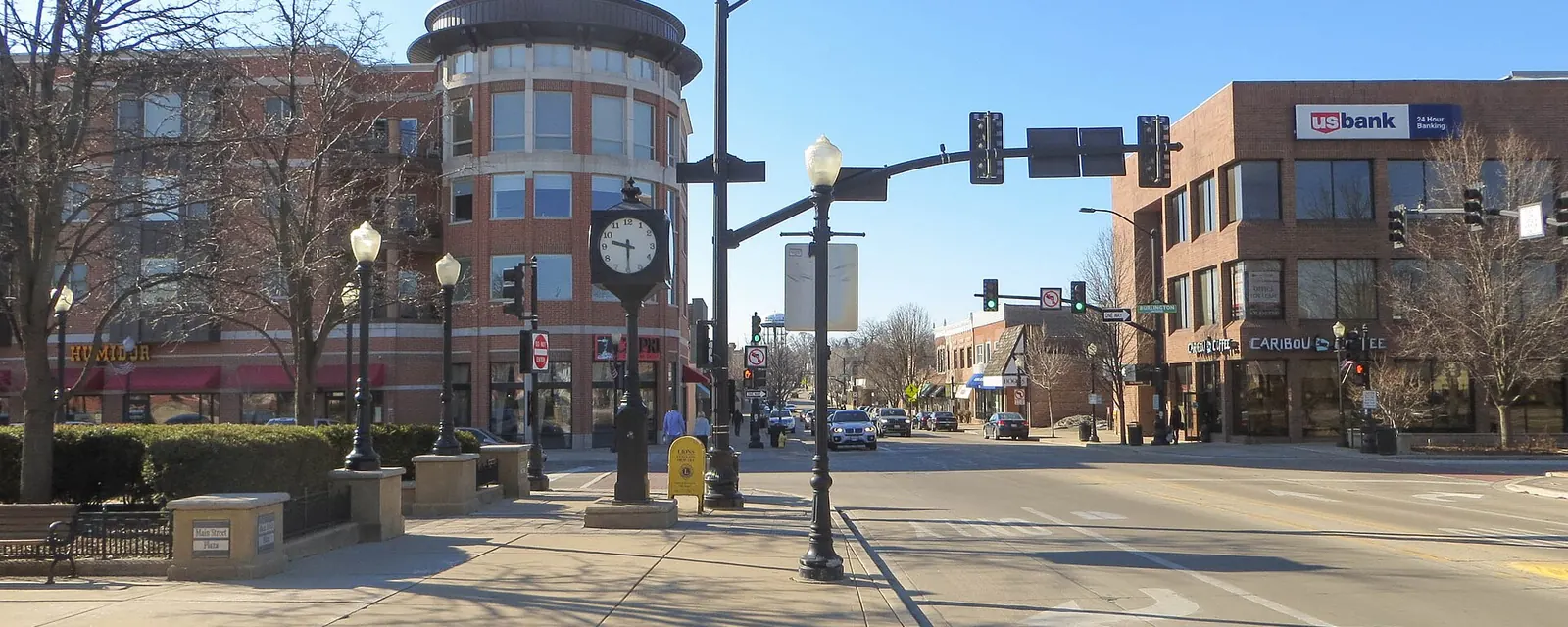 A street corner in downtown Downers Grove