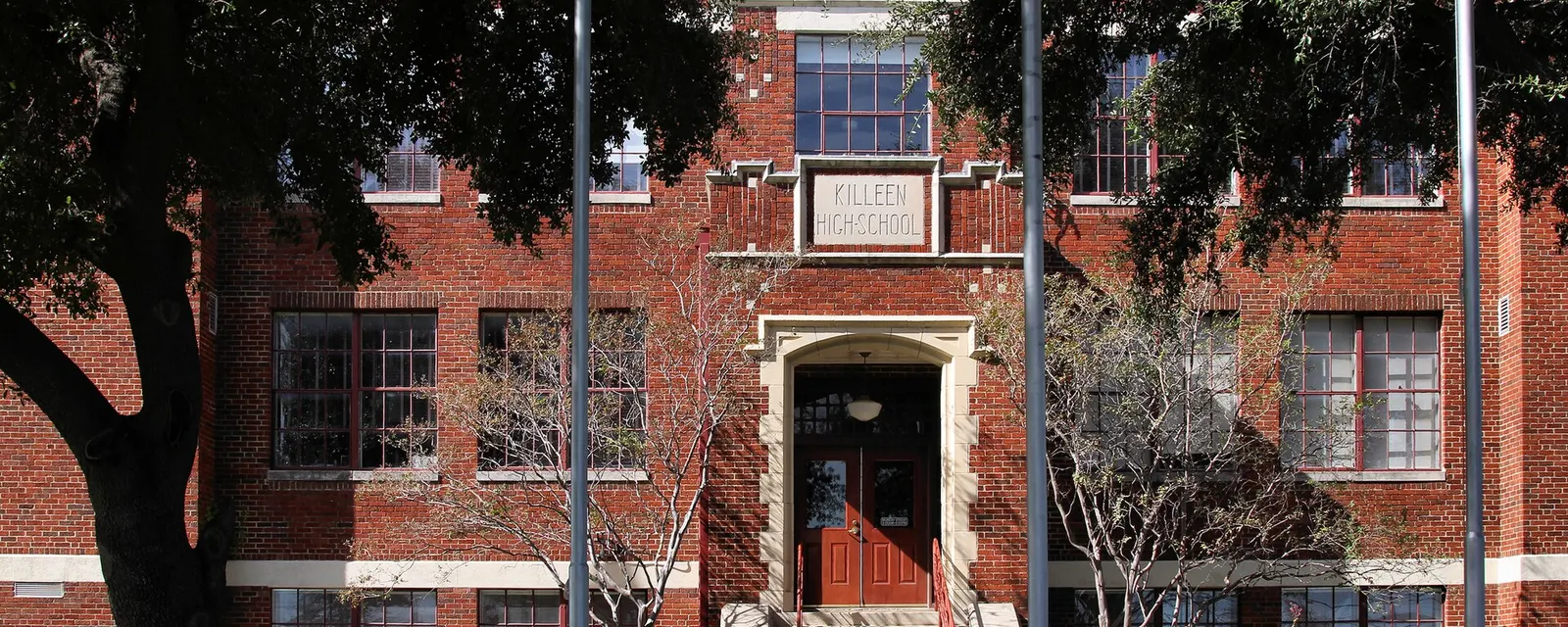 Entrance of the old Killeen High School building, now the Avenue D School